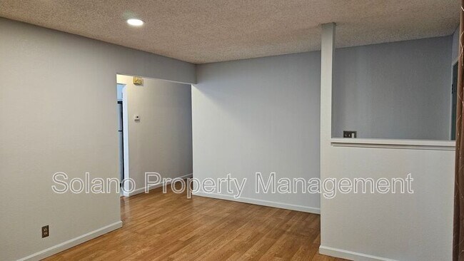 Building Photo - 771 Quartz Ln