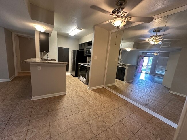 Building Photo - For Lease | 2 Bed, 2 Bath |863 Sq Ft | Wim...