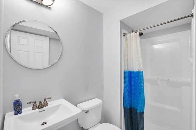 Building Photo - Updated 3 Bedroom Townhome in SW Champaign - Available 06/01/2026