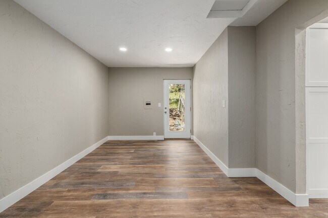 Building Photo - 363 Neal Rd