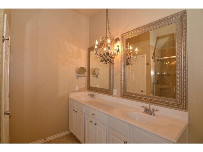 Building Photo - 9424 Snowberry Dr