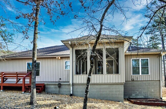 Building Photo - 16 Jubileo Ln