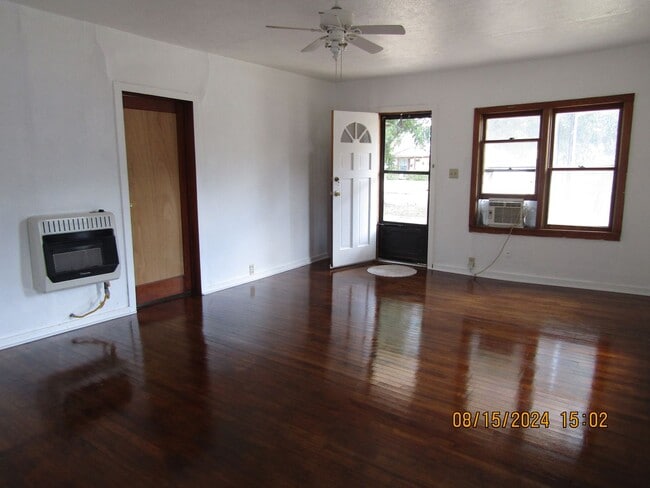 Building Photo - Very nice two-bedroom home located in the ...