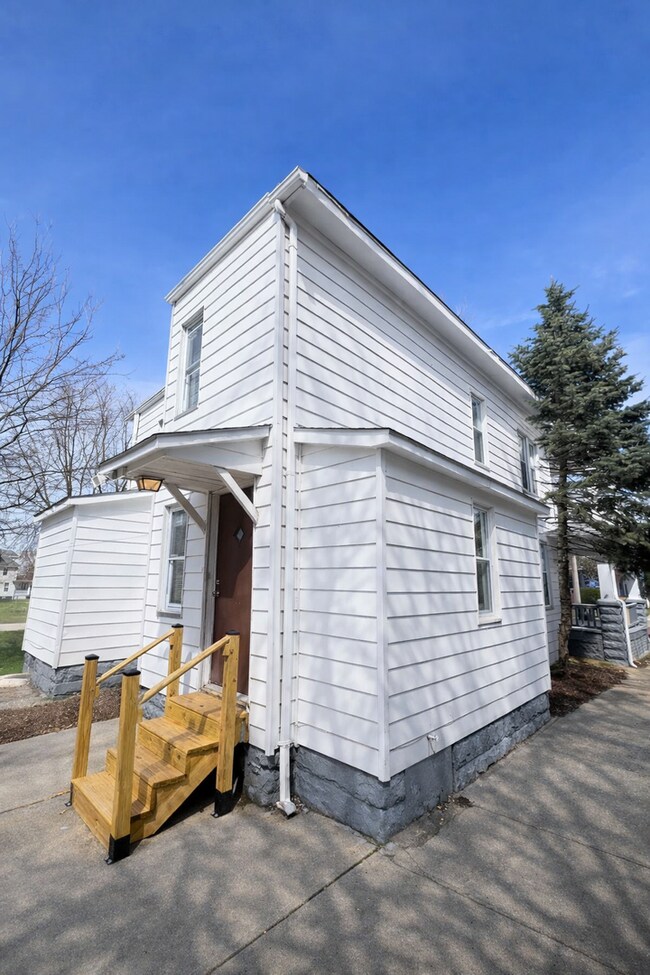 Building Photo - 836 E 156th St