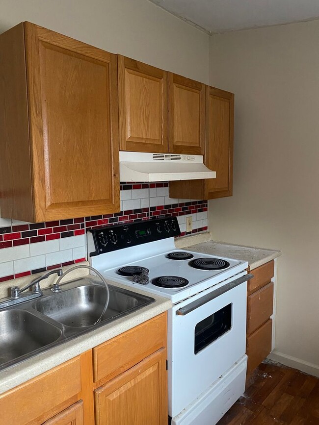 Building Photo - 26 S 11th St