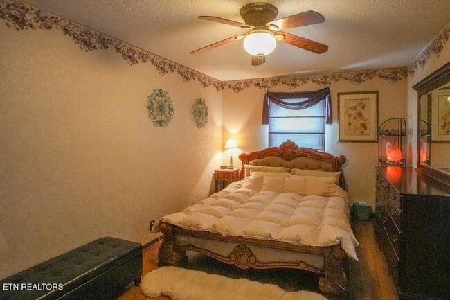 Building Photo - 1301 Chert Pit Rd