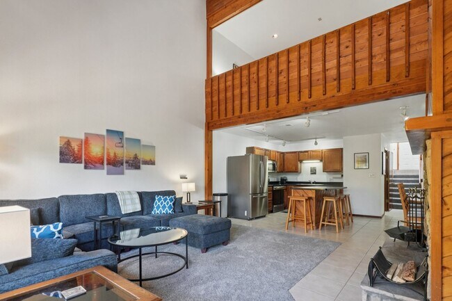 Building Photo - Serenity and Views with this 3 bedroom/3Bathroom Townhome in Buffalo Ridge