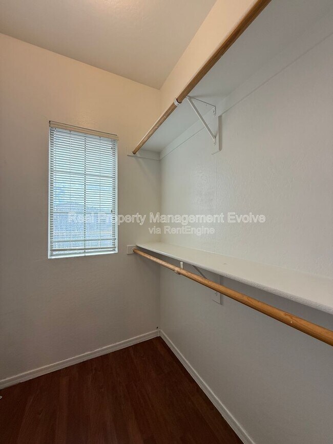 Building Photo - 35828 N Zachary Rd