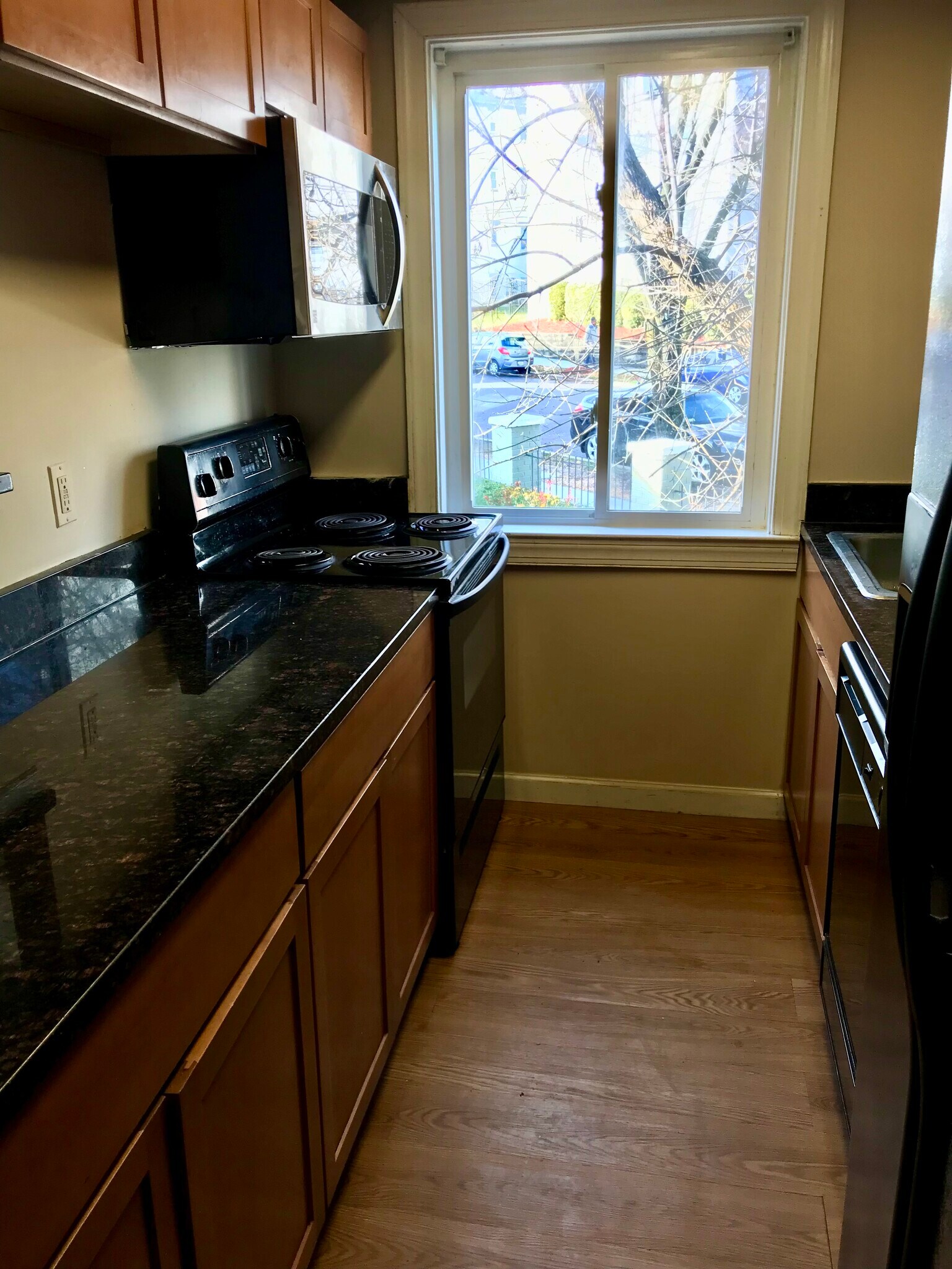 Building Photo - 750 Barnaby St SE