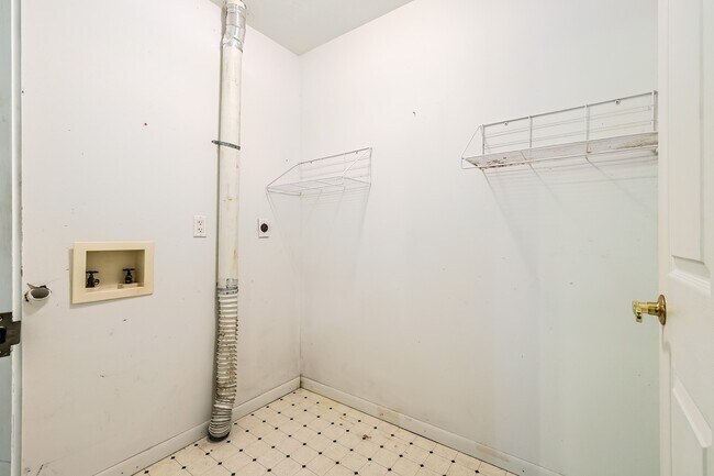 Building Photo - 8 Vick Rd