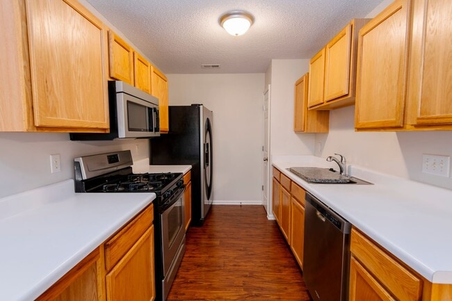 Building Photo - Cozy Ranch Living with Fenced Backyard in the Heart of Holly Springs!