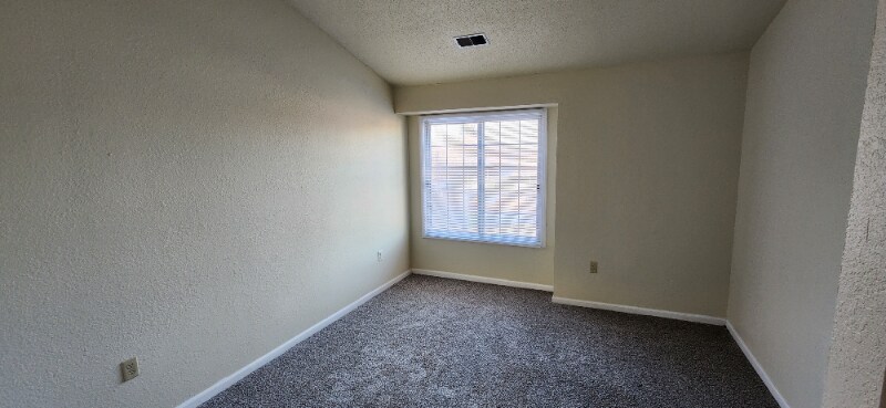 Building Photo - 10085 W Lisbon Ave