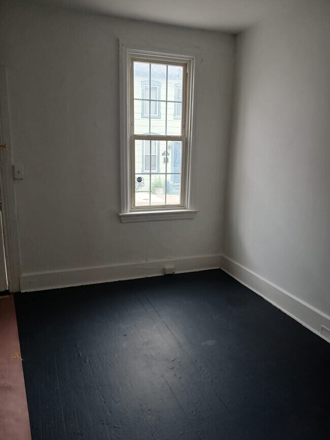 Building Photo - 37 N Locust St