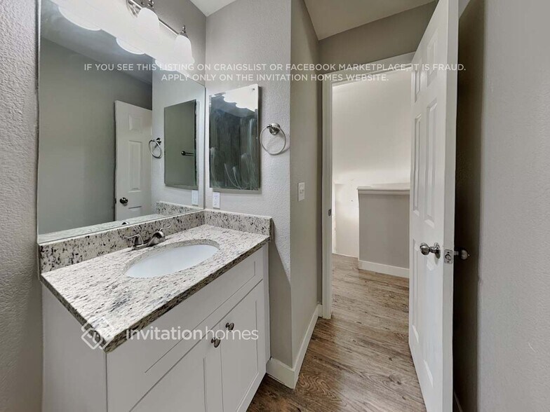 Building Photo - 8332 Meadowcrest Dr