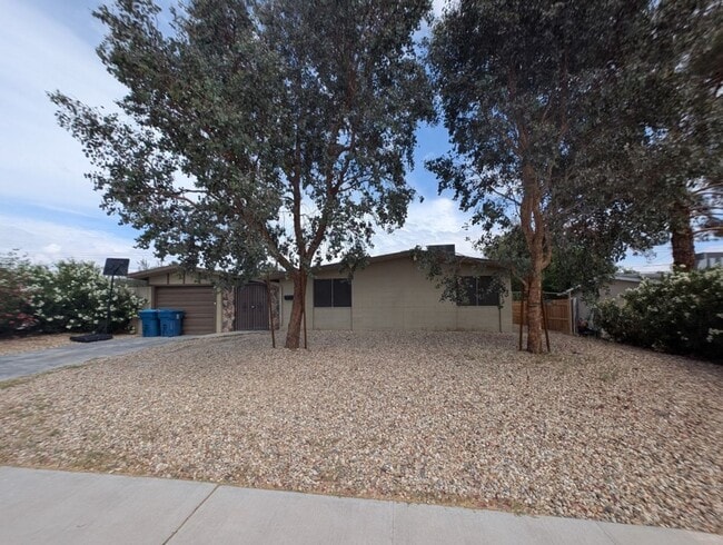 Building Photo - 1956 Golden Arrow Dr