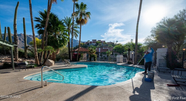 Building Photo - 6470 N Tierra De Las Catalinas