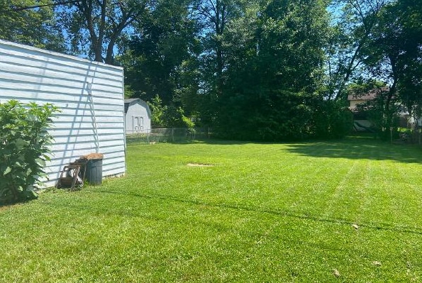 Lawn - 4370 Eastway St