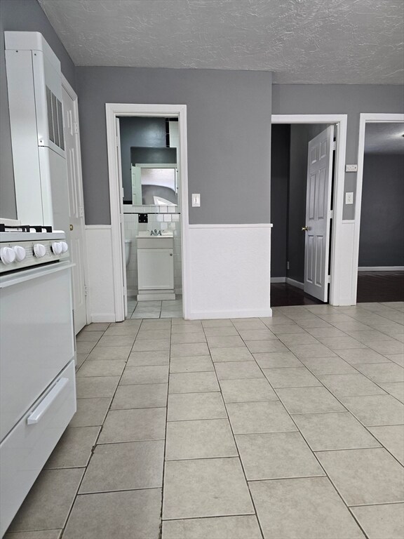 Building Photo - 40 Aetna St