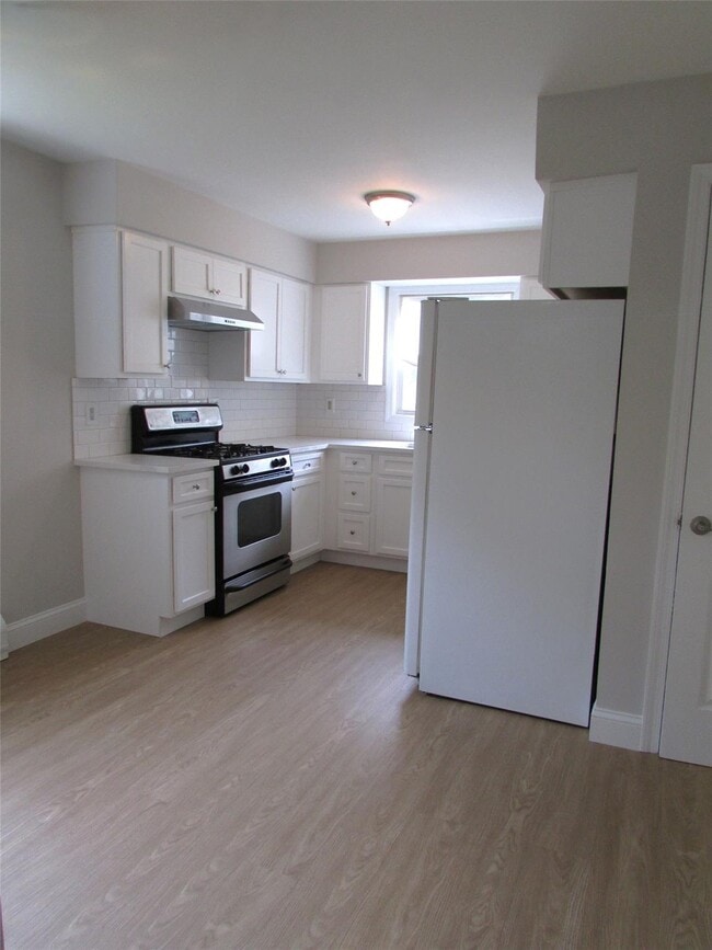 Building Photo - 74 B Demarest Ave