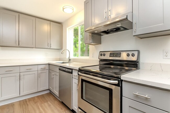 Building Photo - Four Bedroom House Near Camelot Park