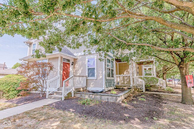 Primary Photo - 2402 N Delaware St