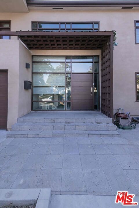 Building Photo - 1121 S Wilton Pl