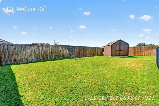 Building Photo - 828 McCall Dr