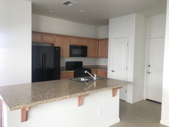 Building Photo - Villas on Elm 3 Bed 2 Bath Home - Contact ...