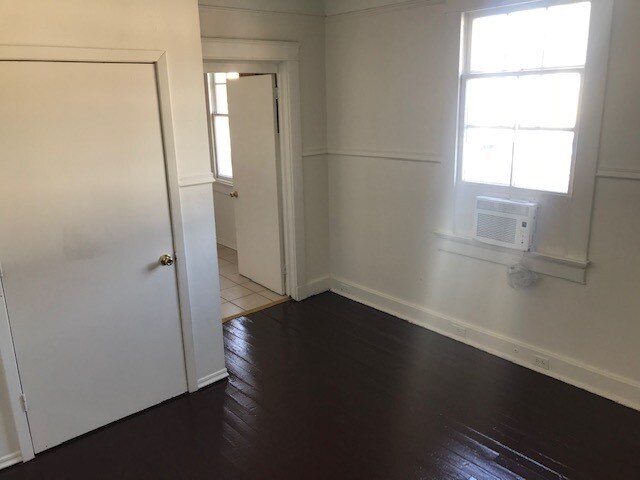 Building Photo - 601 S Hennessey St