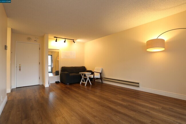 Building Photo - 2 Admiral Dr
