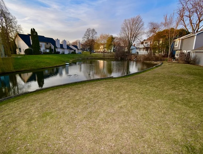 Building Photo - 651 White Ct