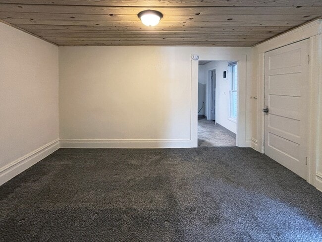 Building Photo - 531 Monroe St