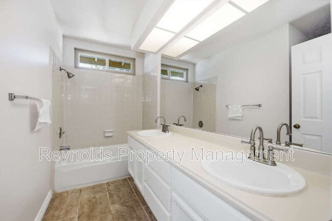 Building Photo - 9462 Pipilo St