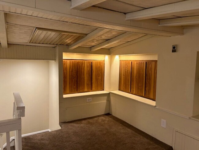 Building Photo - 1840 Jancey St