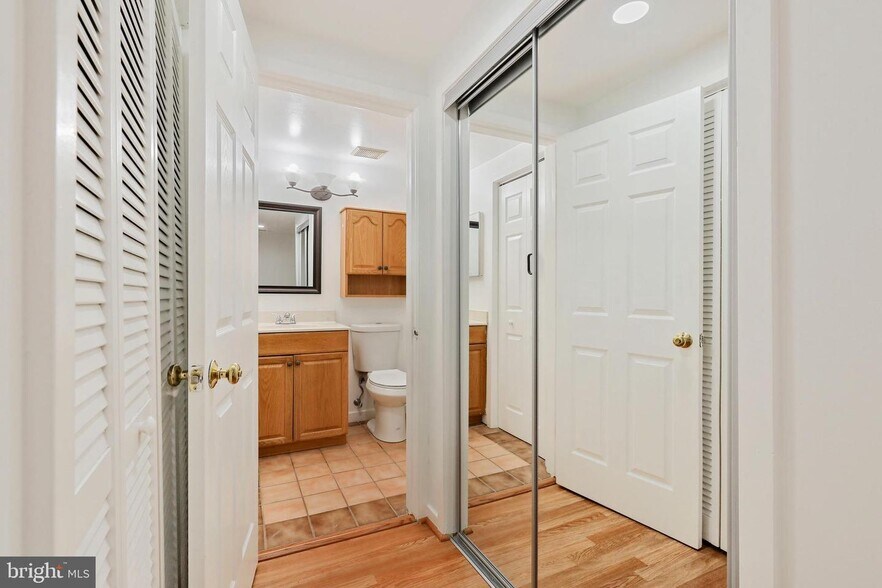 Building Photo - 9837 Hellingly Pl
