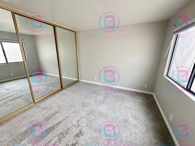 Building Photo - 1/2 Month Free! Contemporary 2-Bed Condo w...