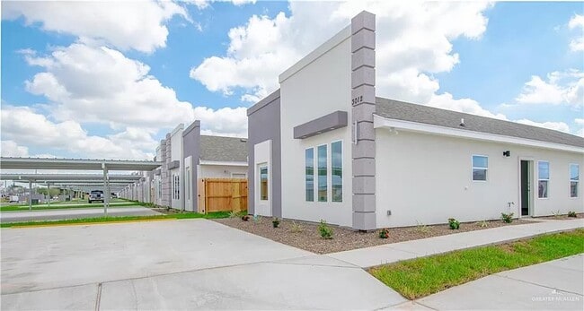 Building Photo - 3012 W Sandlewood St