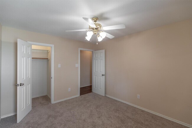 Building Photo - 24523 Rathford Ct