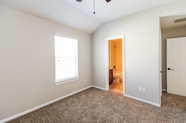 Building Photo - 10738 Clearview Villa Pl