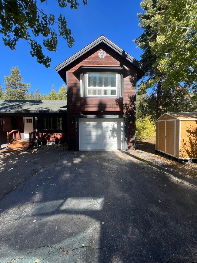 Primary Photo - 1597 Atroari St
