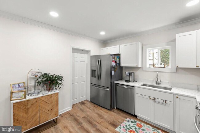 Building Photo - 31 W Southwerk St