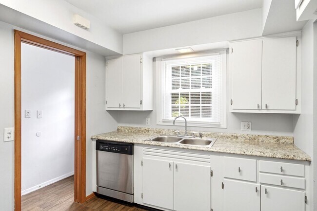 Building Photo - 8983 Highland Dr