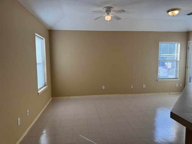 Building Photo - 4502 Llano Rd