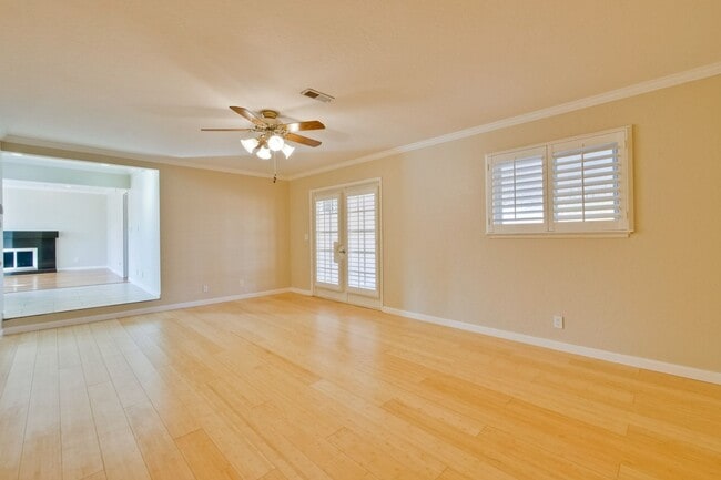 Building Photo - Stylish San Jose Home and Private Yard