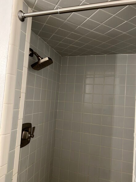 Separate shower - 1909 Menard Dr