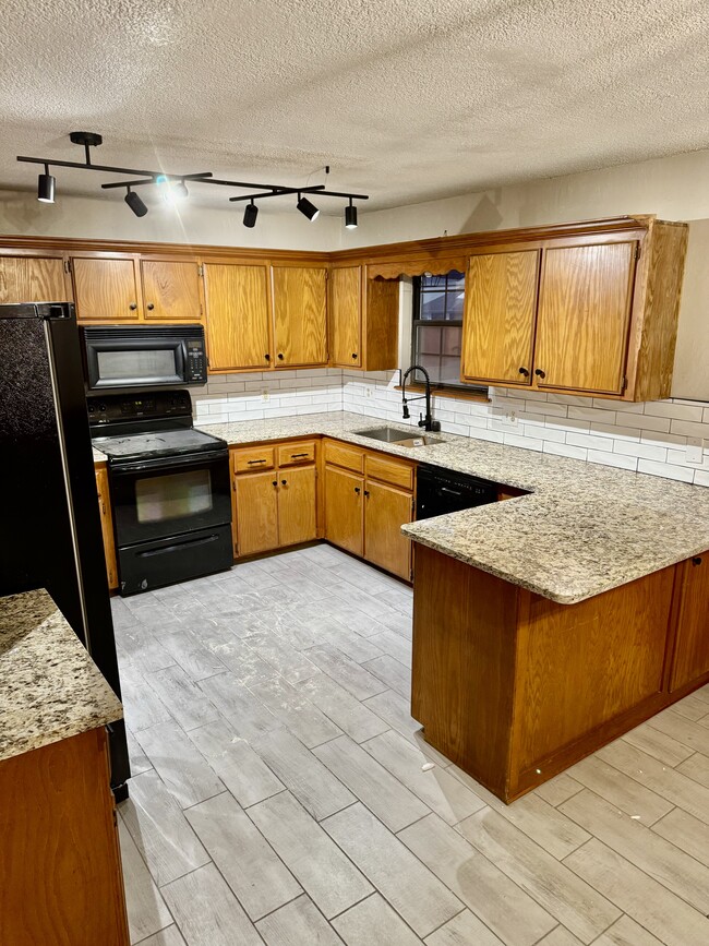 Building Photo - 10323 Haven Cir