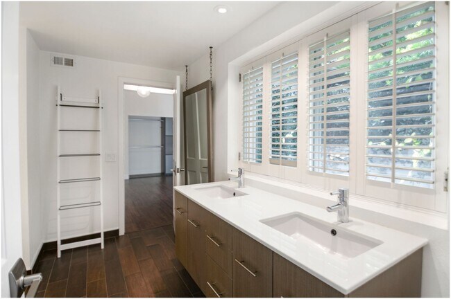 Building Photo - Single Level Golf Course Stunning Home Dana Point!