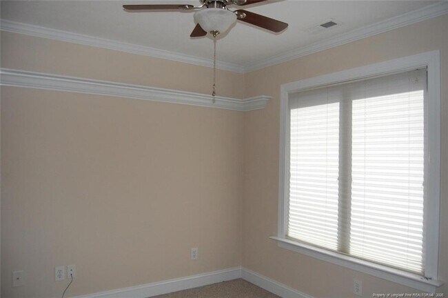 Building Photo - 1165 Greenbriar Dr