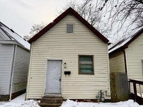 Building Photo - 812 Culbertson Ave