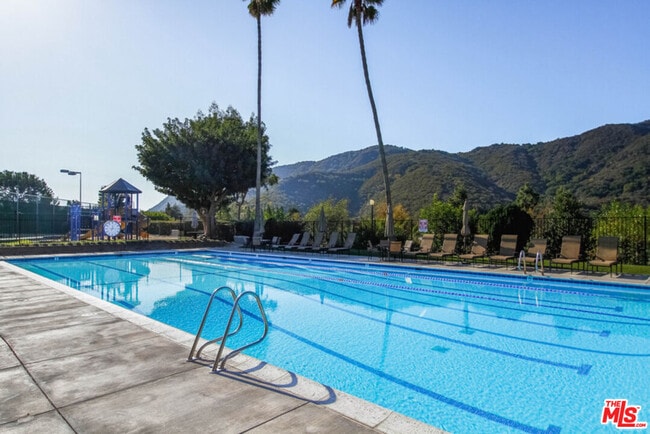 Building Photo - 1347 Avenida de Cortez